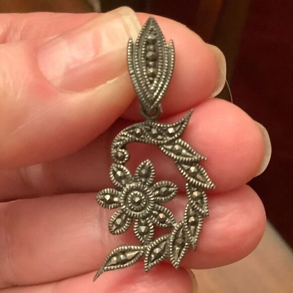 𝅺STERLING SILVER 925 MARCASITE FLORAL PENDANT​ - Picture 5 of 9